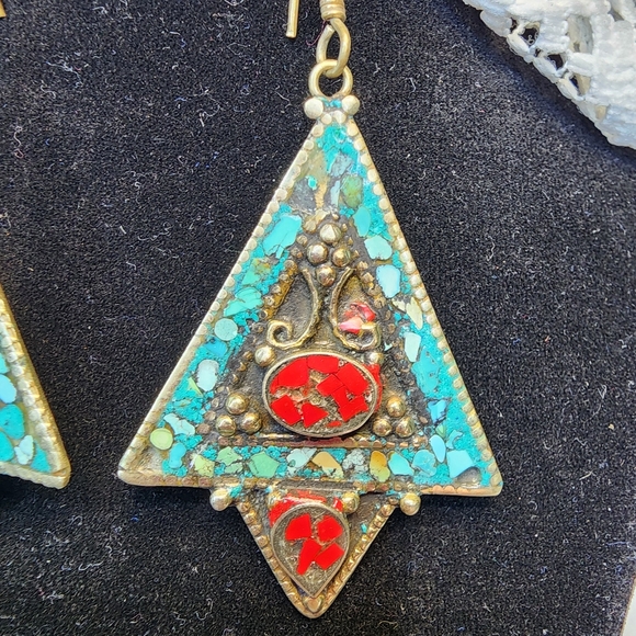 Tibetan triangle-shaped dangle earrings - Picture 3 of 9